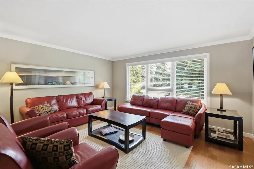 516 Lake Crescent Saskatoon SK S7H 3A4