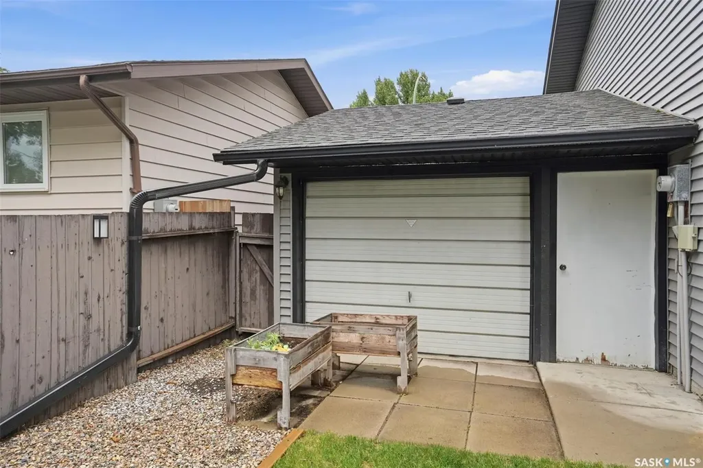 423 Nesbitt Way Saskatoon SK S7L 6S3