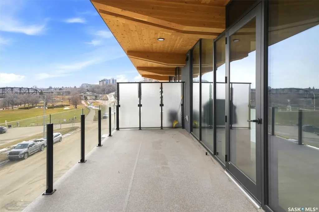 212 Saskatchewan Crescent Saskatoon SK S7N 0X6