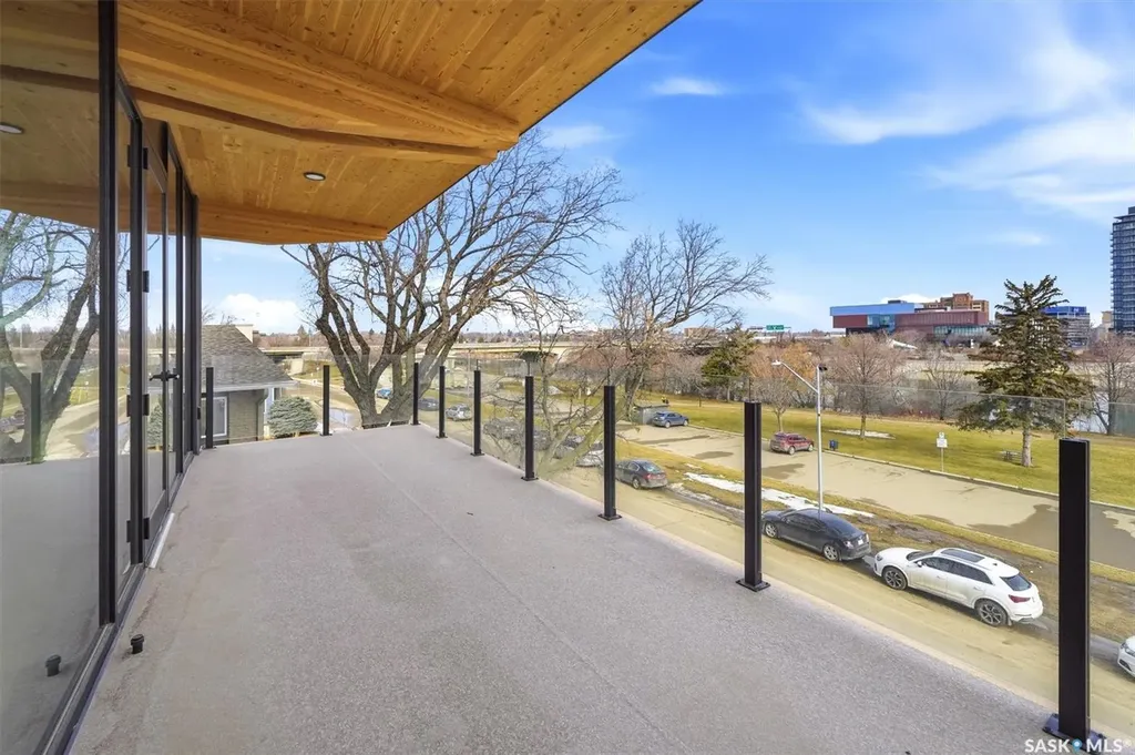 212 Saskatchewan Crescent Saskatoon SK S7N 0X6