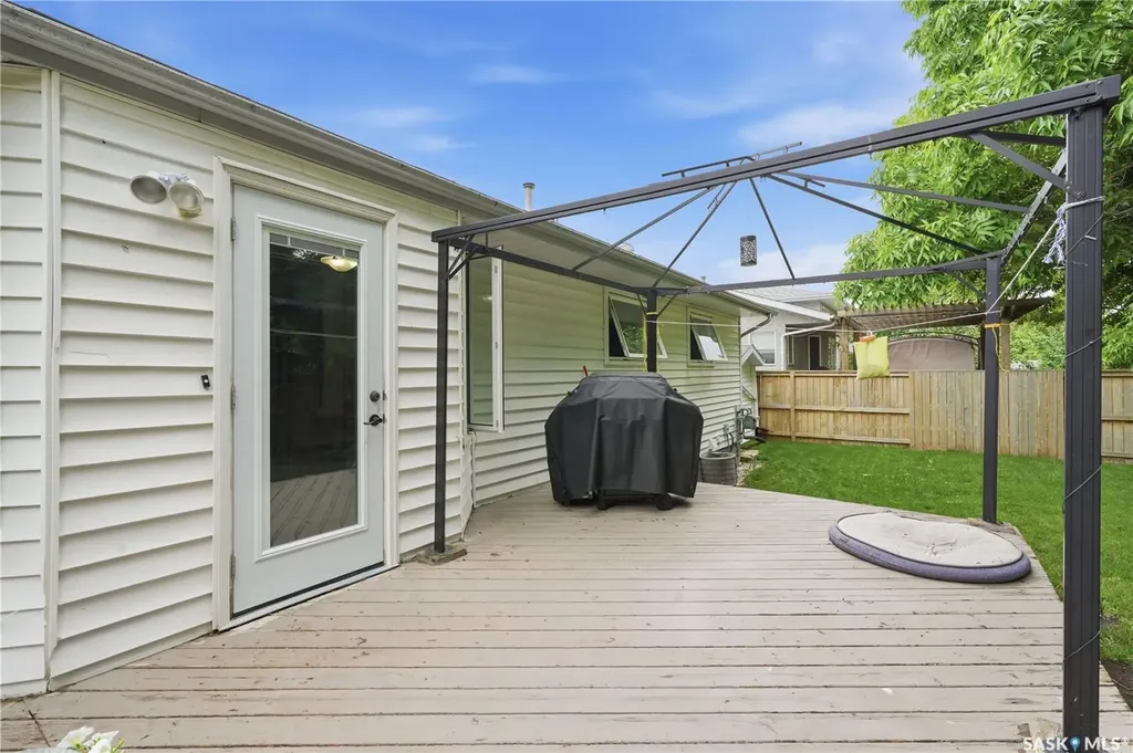 62 Robinson Crescent Saskatoon SK S7L 6N9