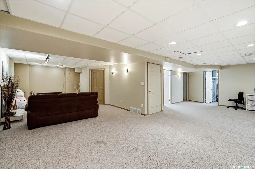 62 Robinson Crescent Saskatoon SK S7L 6N9