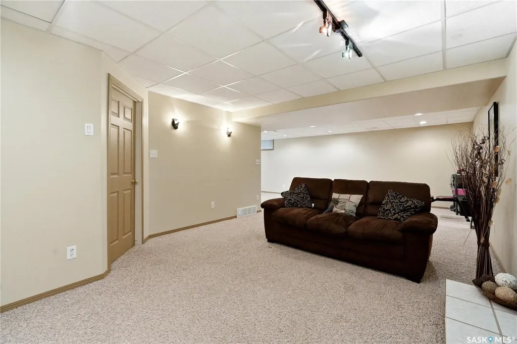 62 Robinson Crescent Saskatoon SK S7L 6N9