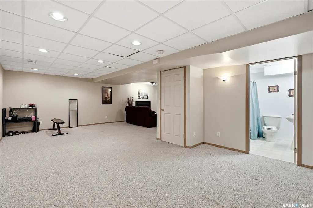 62 Robinson Crescent Saskatoon SK S7L 6N9