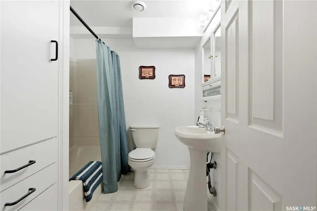 62 Robinson Crescent Saskatoon SK S7L 6N9