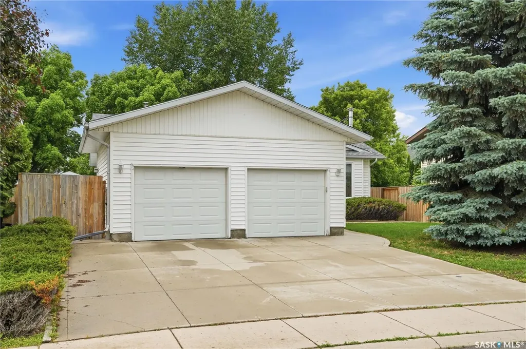 62 Robinson Crescent Saskatoon SK S7L 6N9