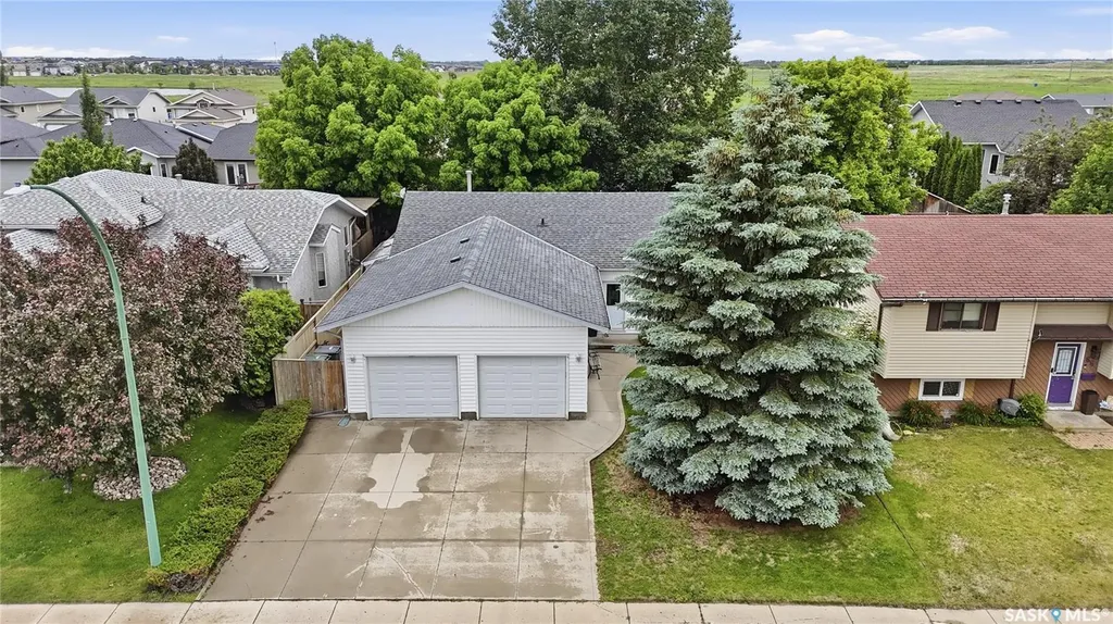 62 Robinson Crescent Saskatoon SK S7L 6N9