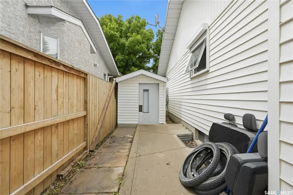 62 Robinson Crescent Saskatoon SK S7L 6N9
