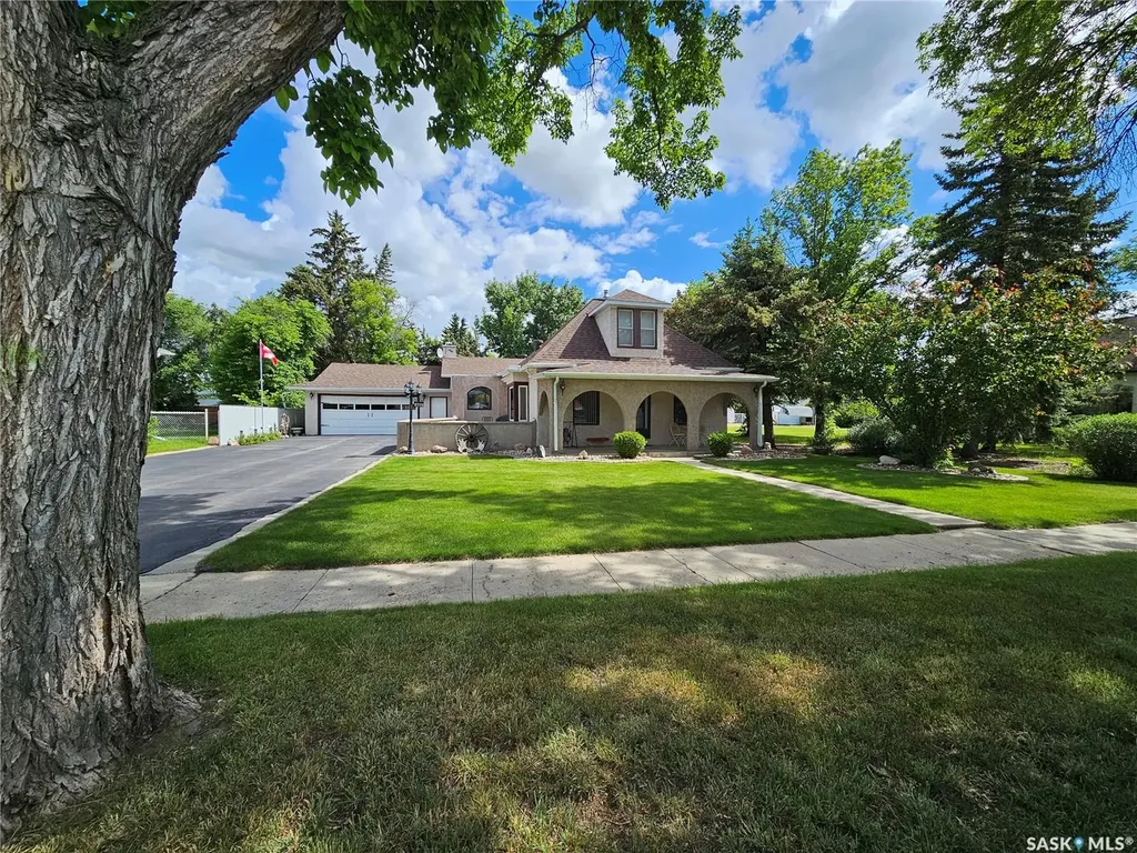325 4th Avenue E Unity SK S0K 4L0