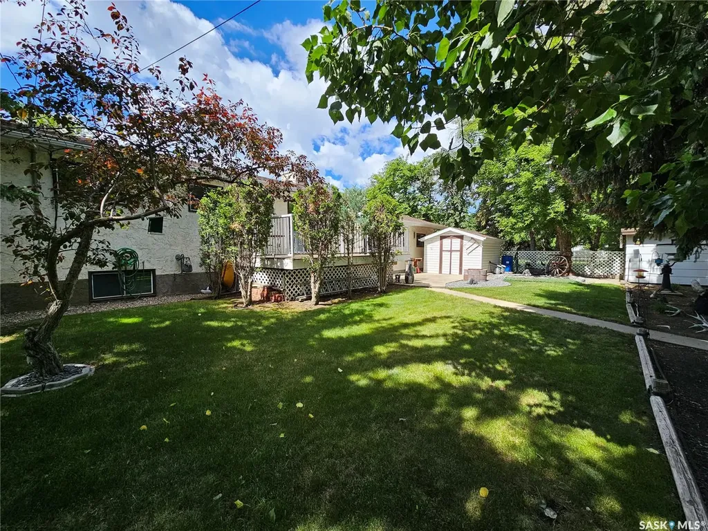 325 4th Avenue E Unity SK S0K 4L0