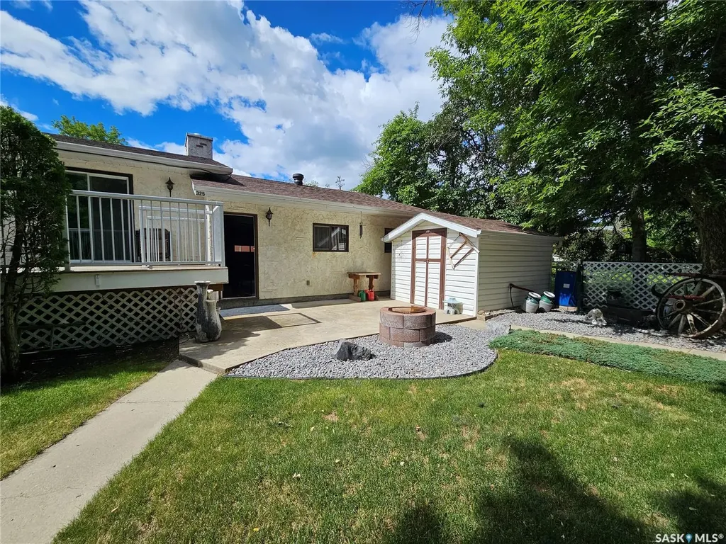 325 4th Avenue E Unity SK S0K 4L0