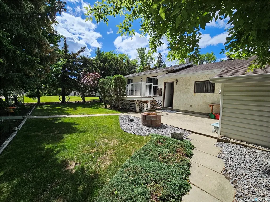 325 4th Avenue E Unity SK S0K 4L0