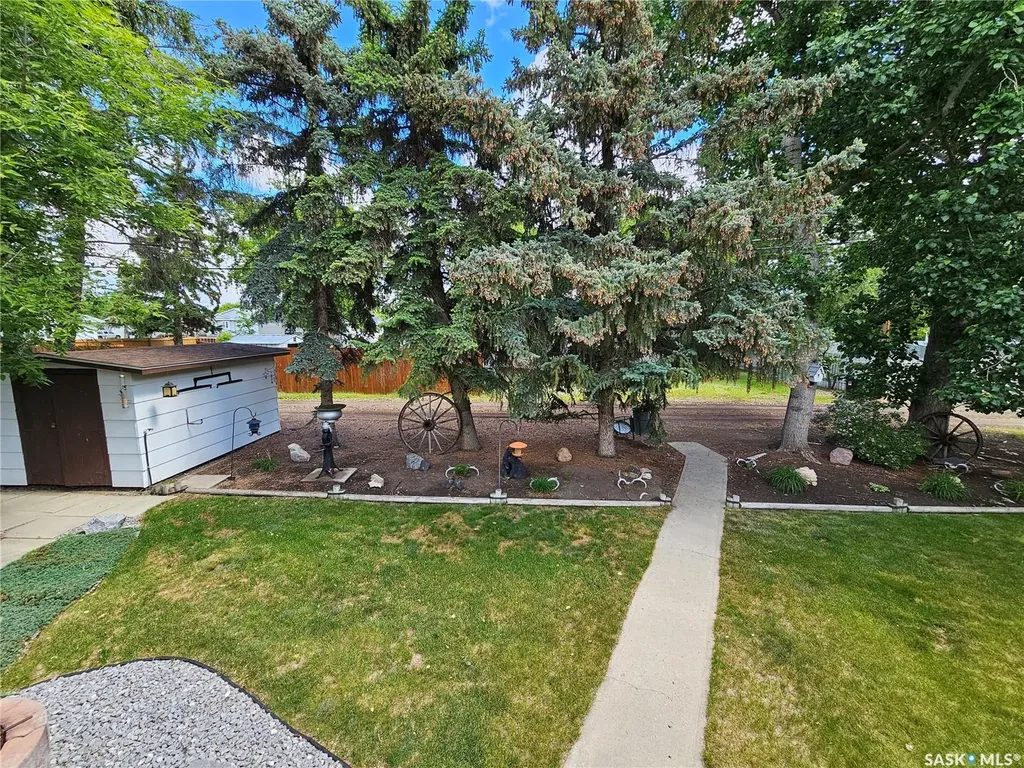 325 4th Avenue E Unity SK S0K 4L0