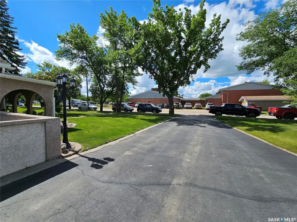 325 4th Avenue E Unity SK S0K 4L0