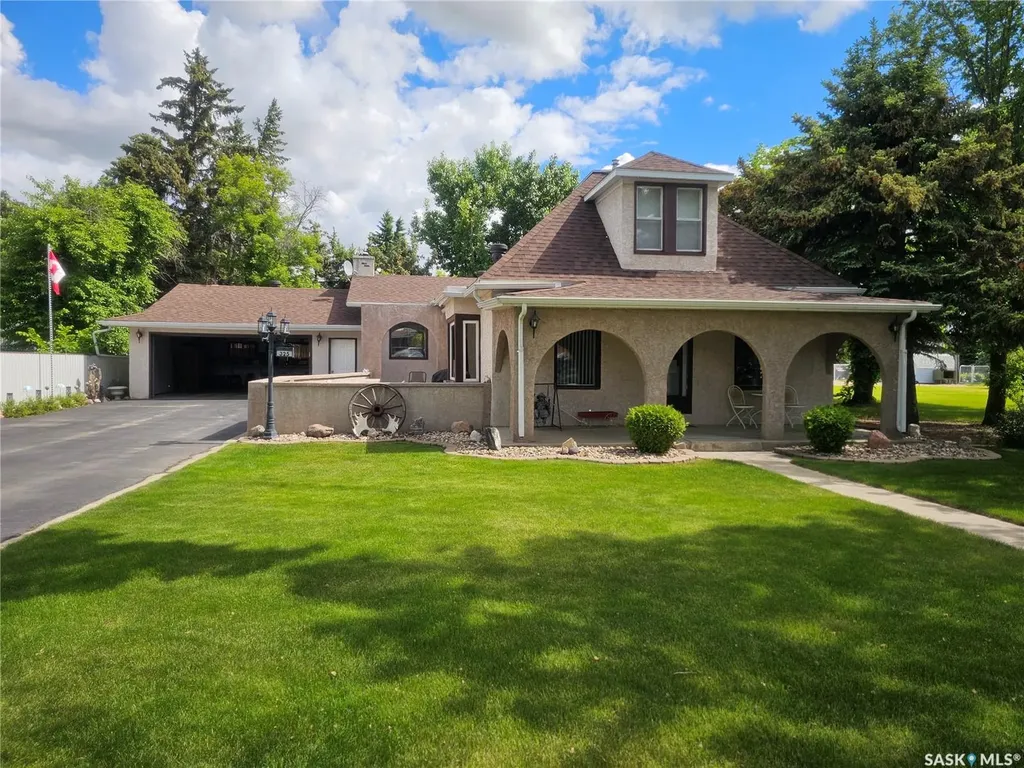 325 4th Avenue E Unity SK S0K 4L0