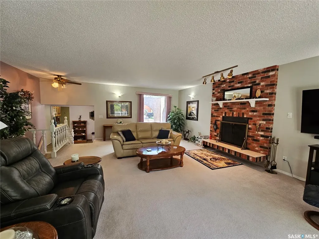 325 4th Avenue E Unity SK S0K 4L0