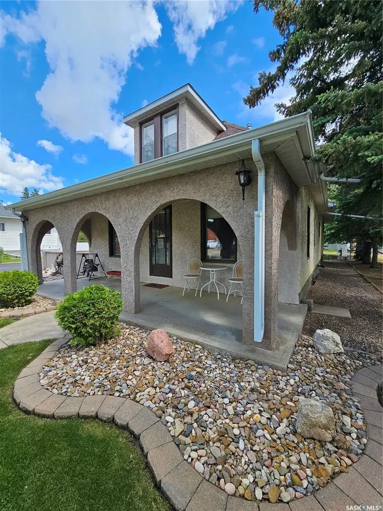 325 4th Avenue E Unity SK S0K 4L0