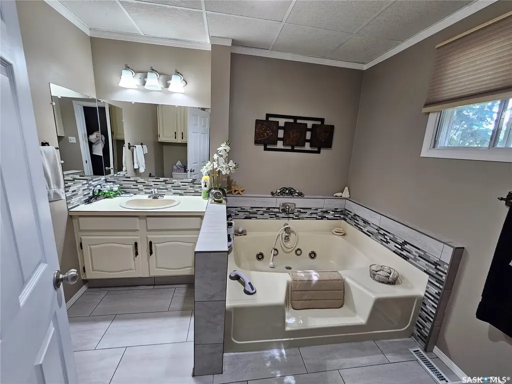 325 4th Avenue E Unity SK S0K 4L0