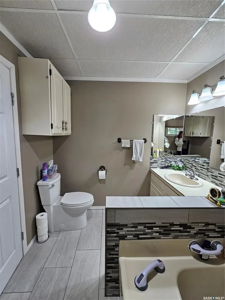 325 4th Avenue E Unity SK S0K 4L0