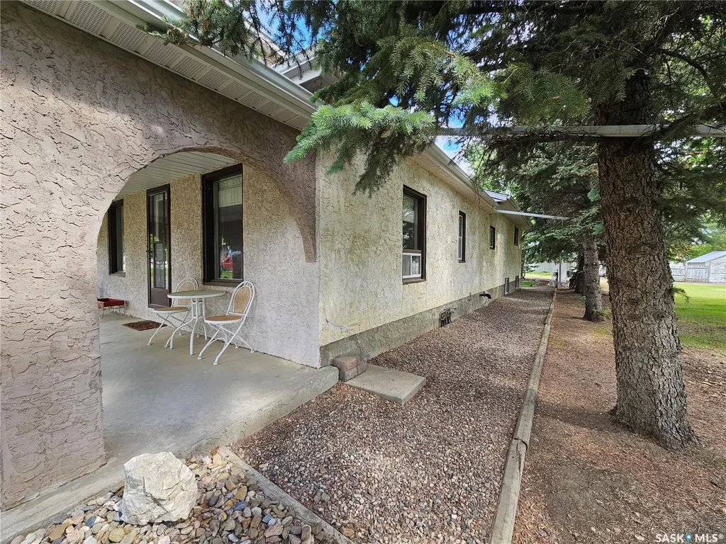 325 4th Avenue E Unity SK S0K 4L0