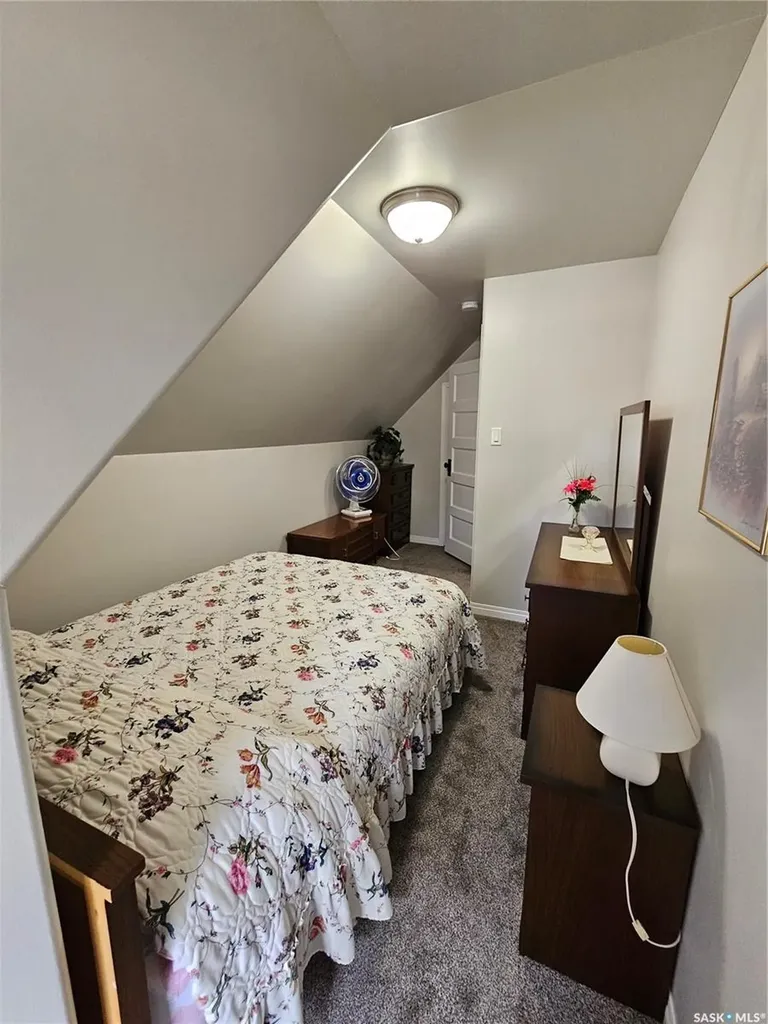 325 4th Avenue E Unity SK S0K 4L0