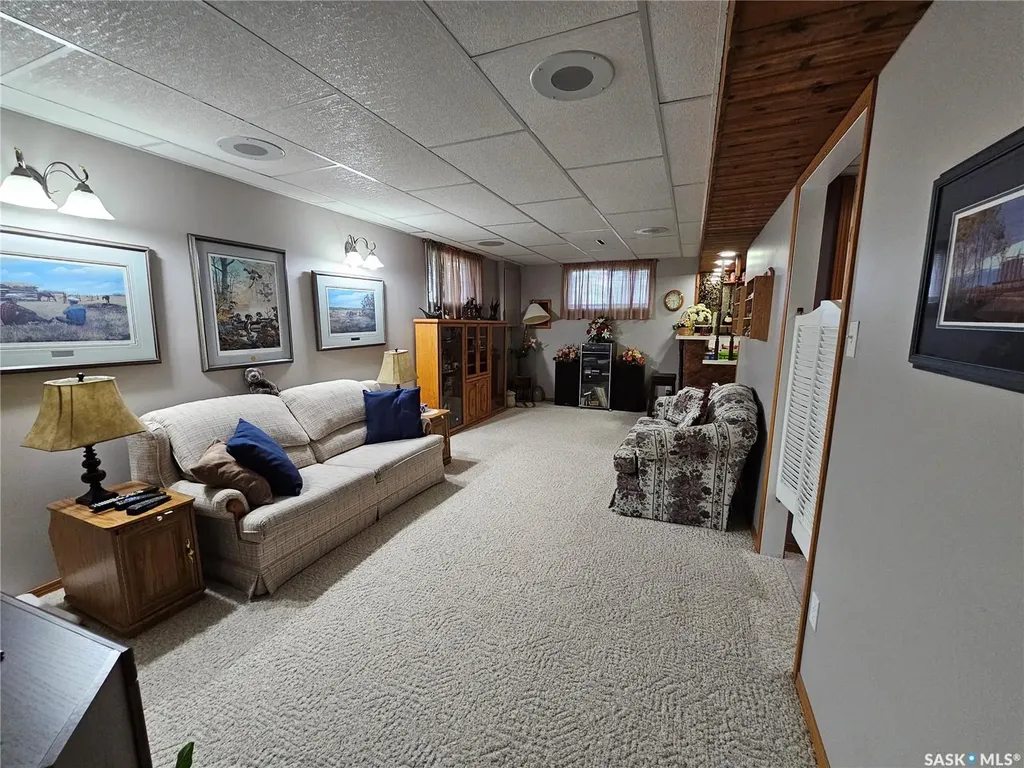 325 4th Avenue E Unity SK S0K 4L0