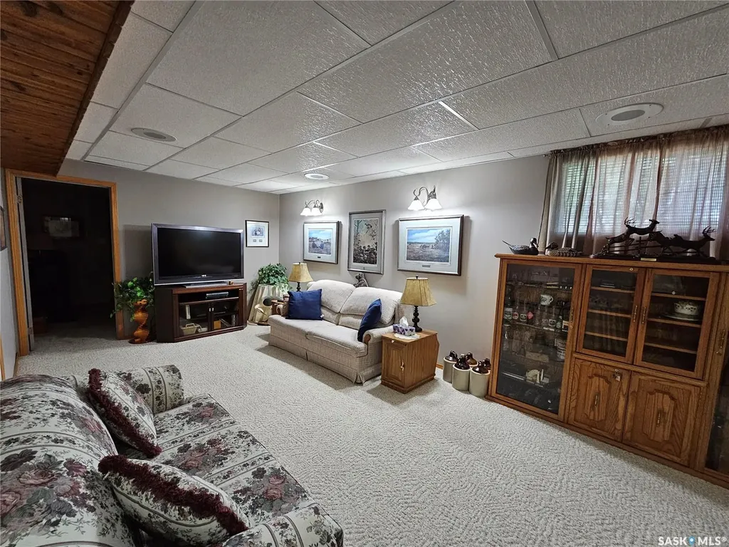325 4th Avenue E Unity SK S0K 4L0