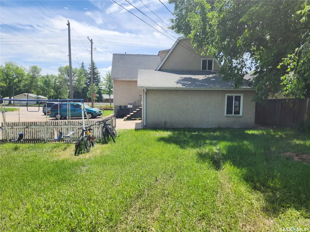 901 King Street Estevan SK S4A 1L3