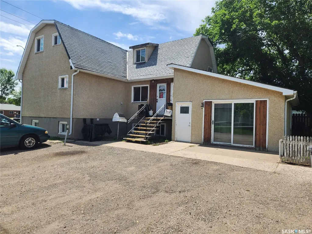 901 King Street Estevan SK S4A 1L3