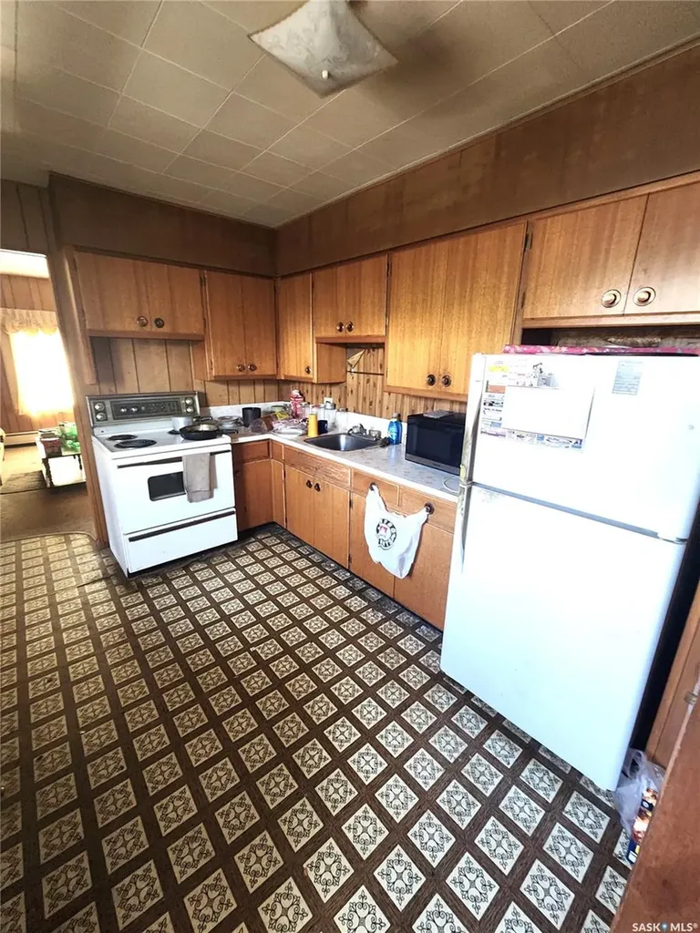 901 King Street Estevan SK S4A 1L3
