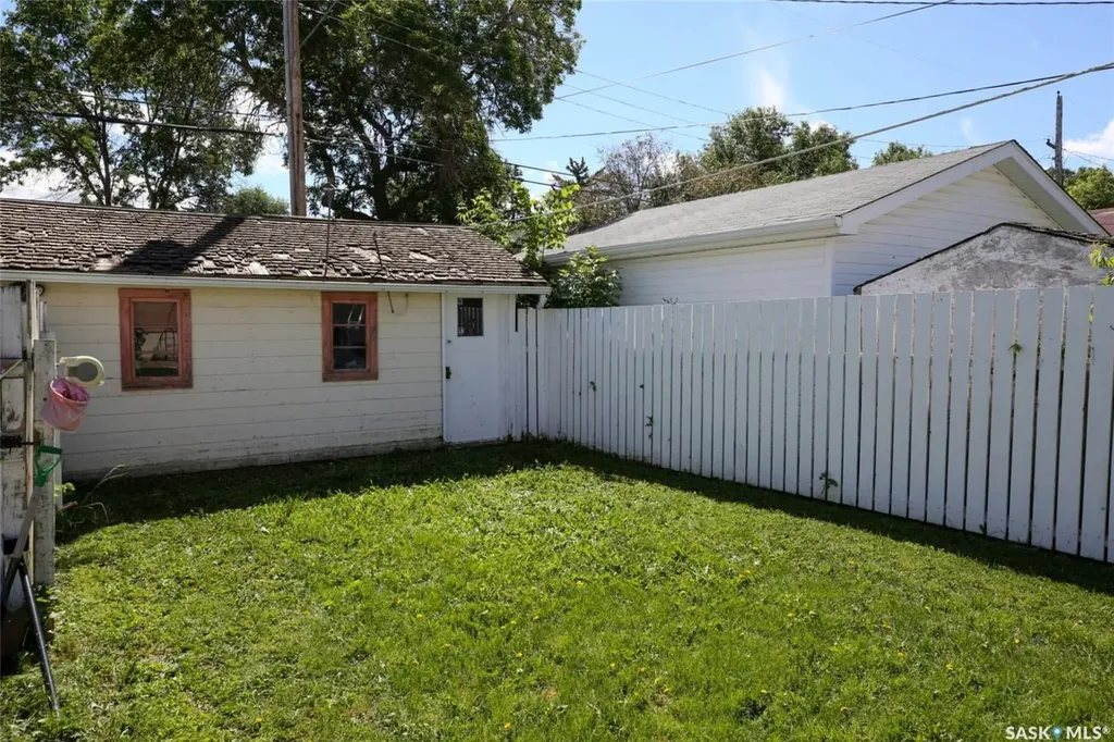 2241 Queen Street Regina SK S4T 4C6