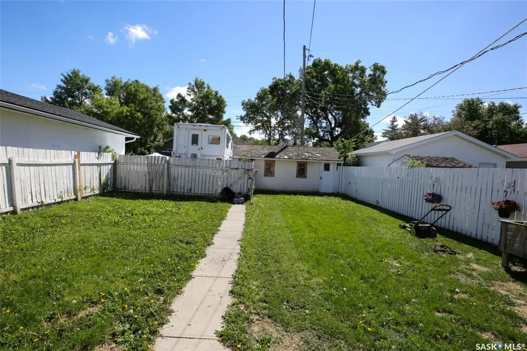 2241 Queen Street Regina SK S4T 4C6