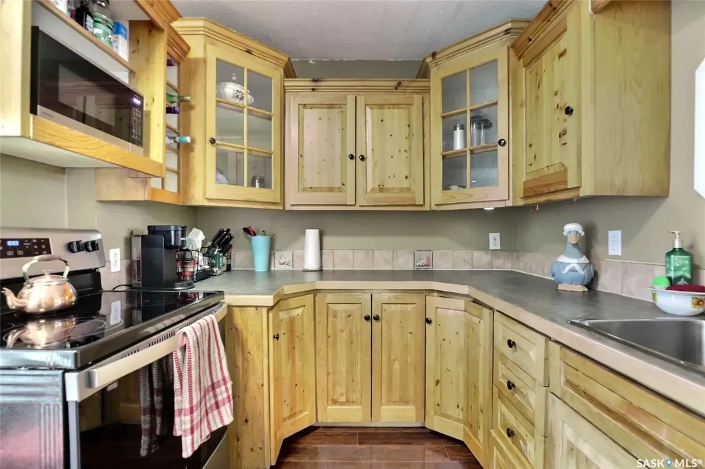 2241 Queen Street Regina SK S4T 4C6