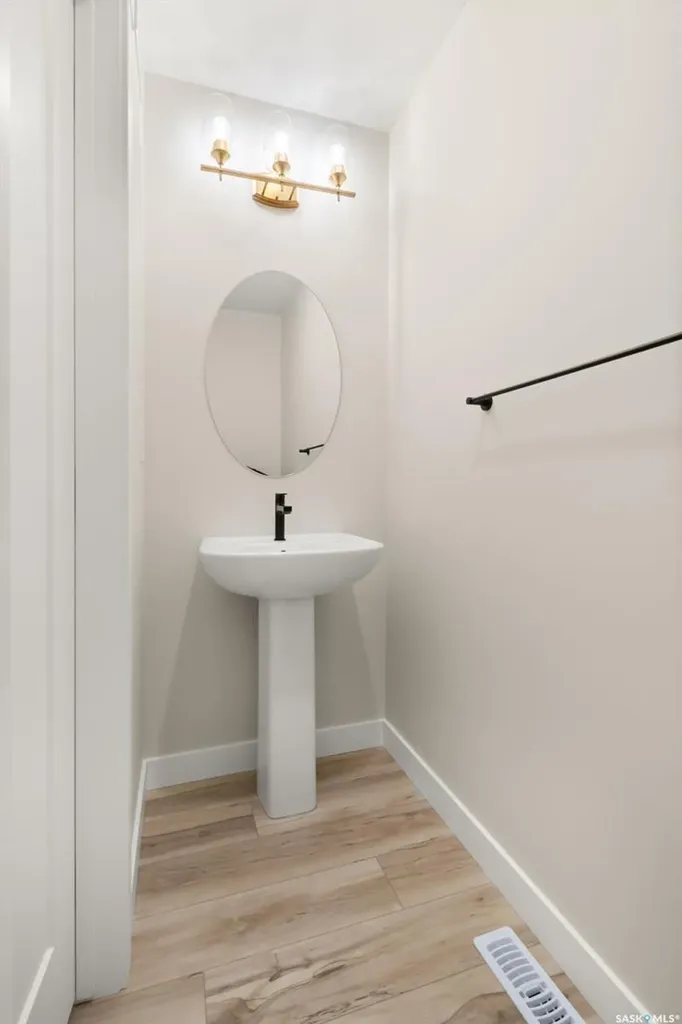934 Yuel Bend Saskatoon SK S7W 1N8