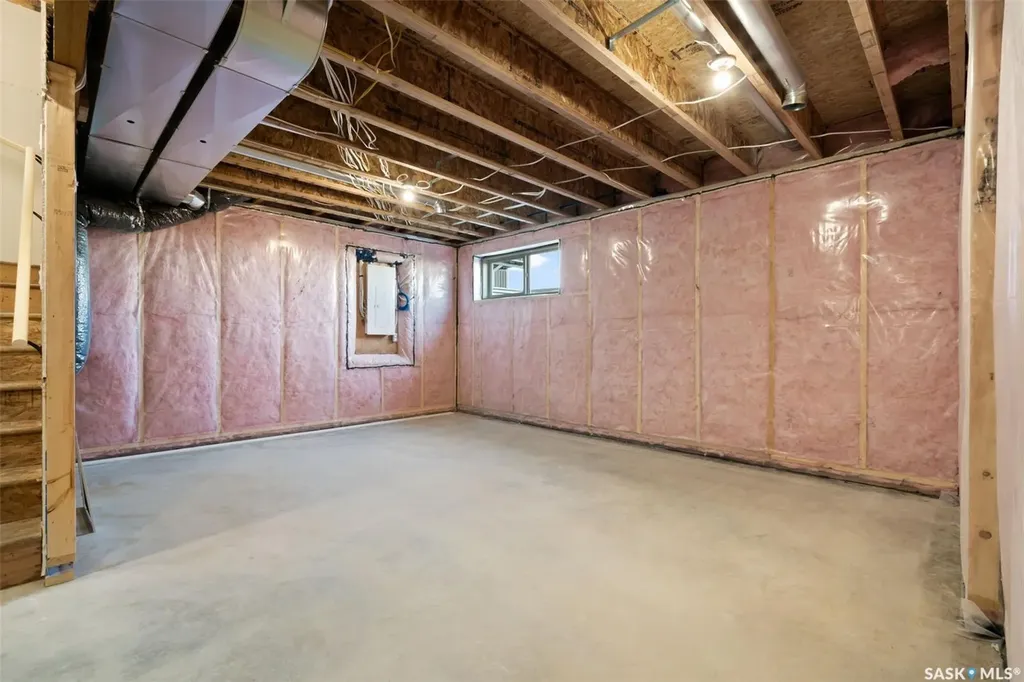 934 Yuel Bend Saskatoon SK S7W 1N8