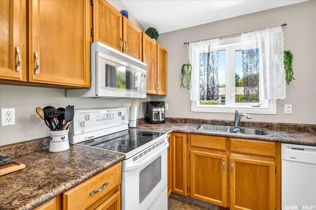 2732 Shooter Drive E Regina SK S4V 0Y7