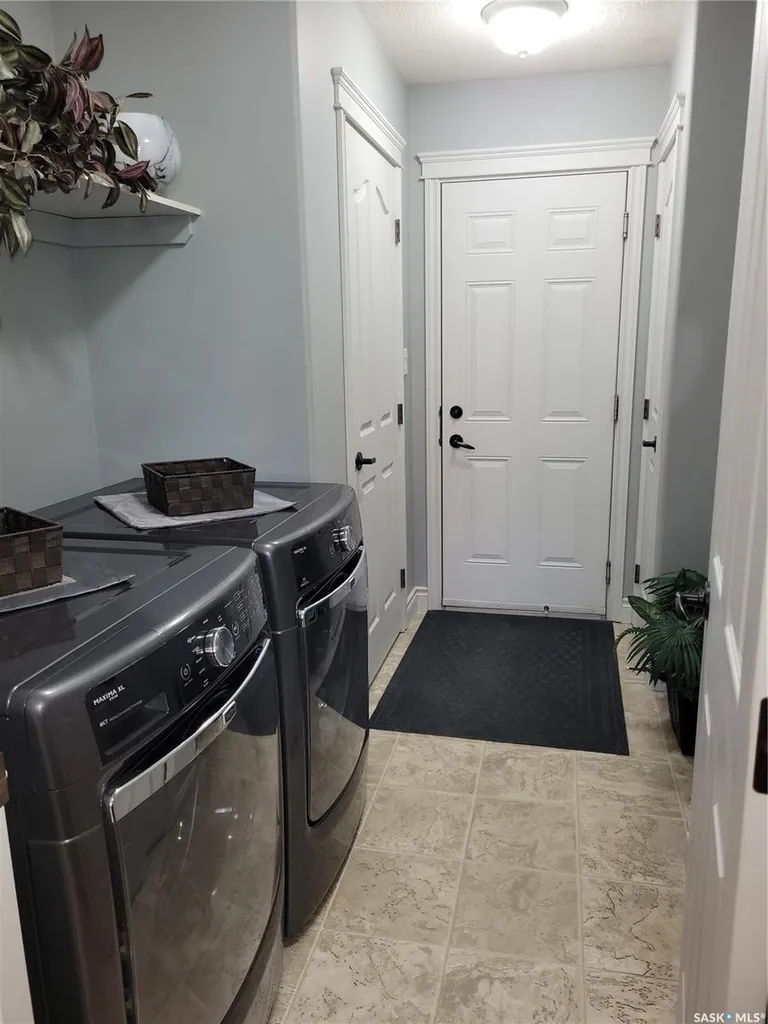 406 Bolton Place Saskatoon SK S7T 0A2