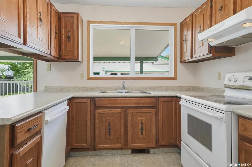 1218 Moss Avenue Saskatoon SK S7H 5A6