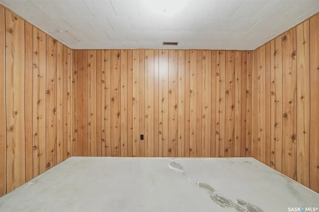 1218 Moss Avenue Saskatoon SK S7H 5A6