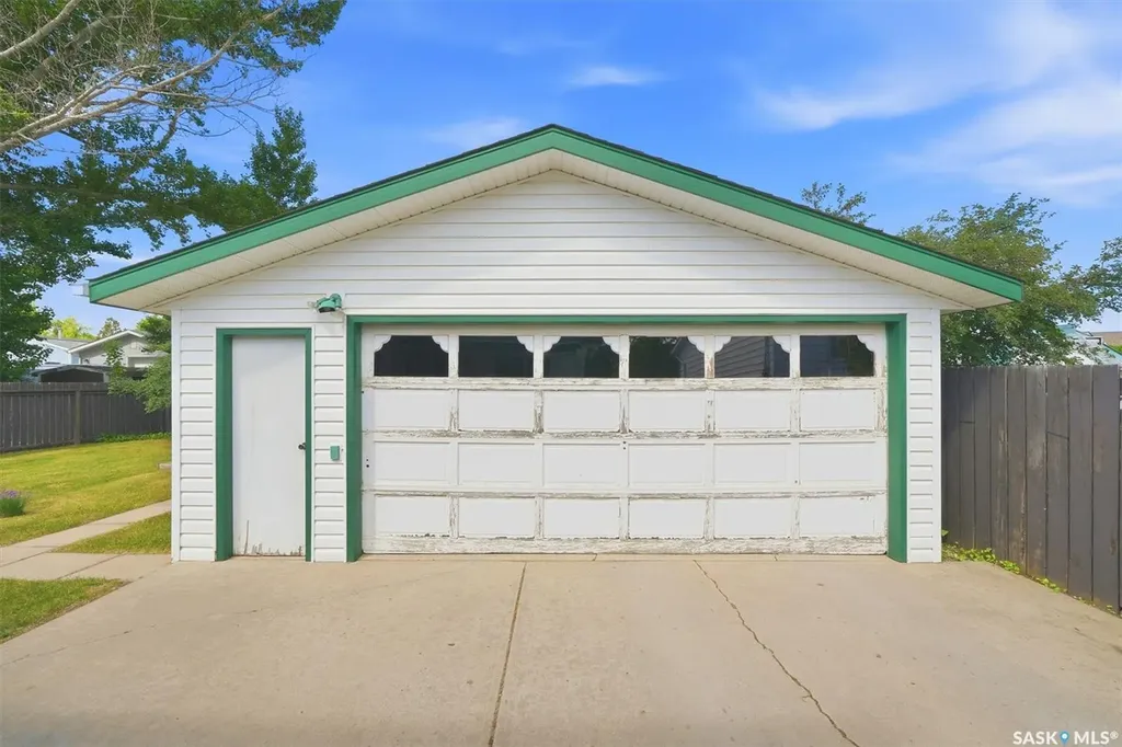 1218 Moss Avenue Saskatoon SK S7H 5A6