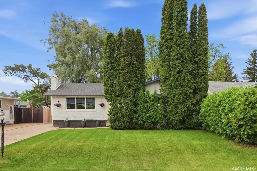 3345 Mountbatten Street Saskatoon SK S7M 3T8