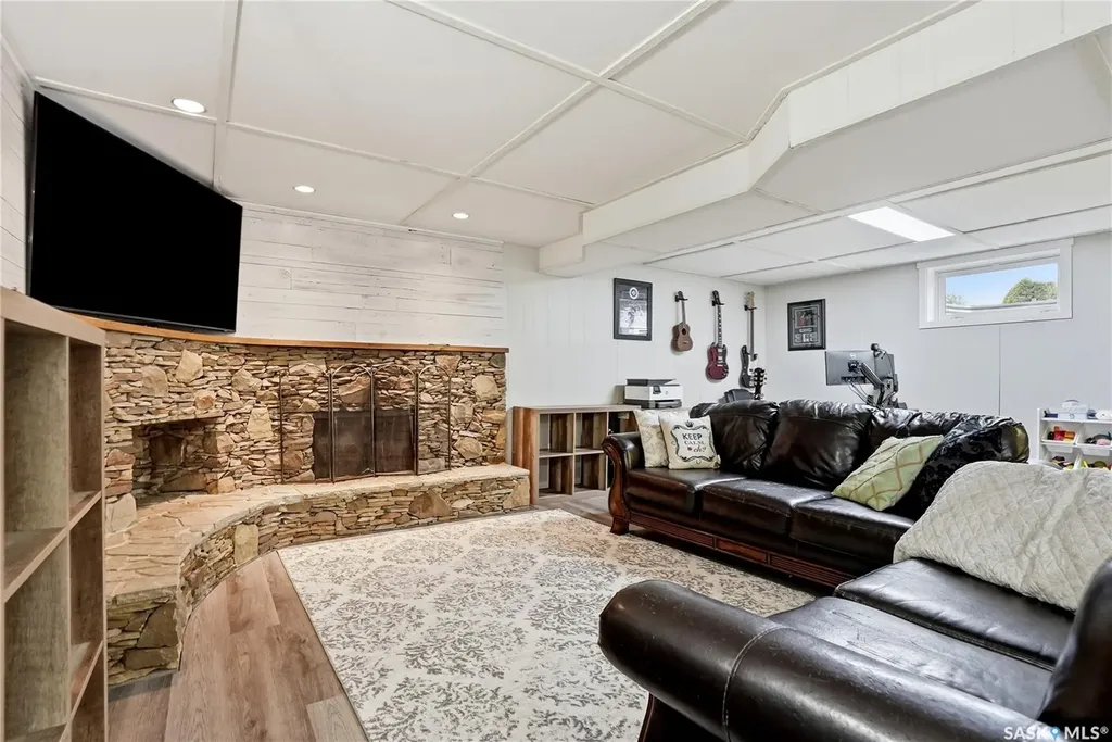 3345 Mountbatten Street Saskatoon SK S7M 3T8