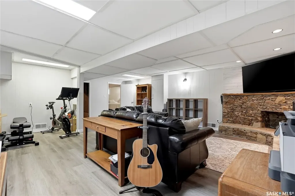 3345 Mountbatten Street Saskatoon SK S7M 3T8