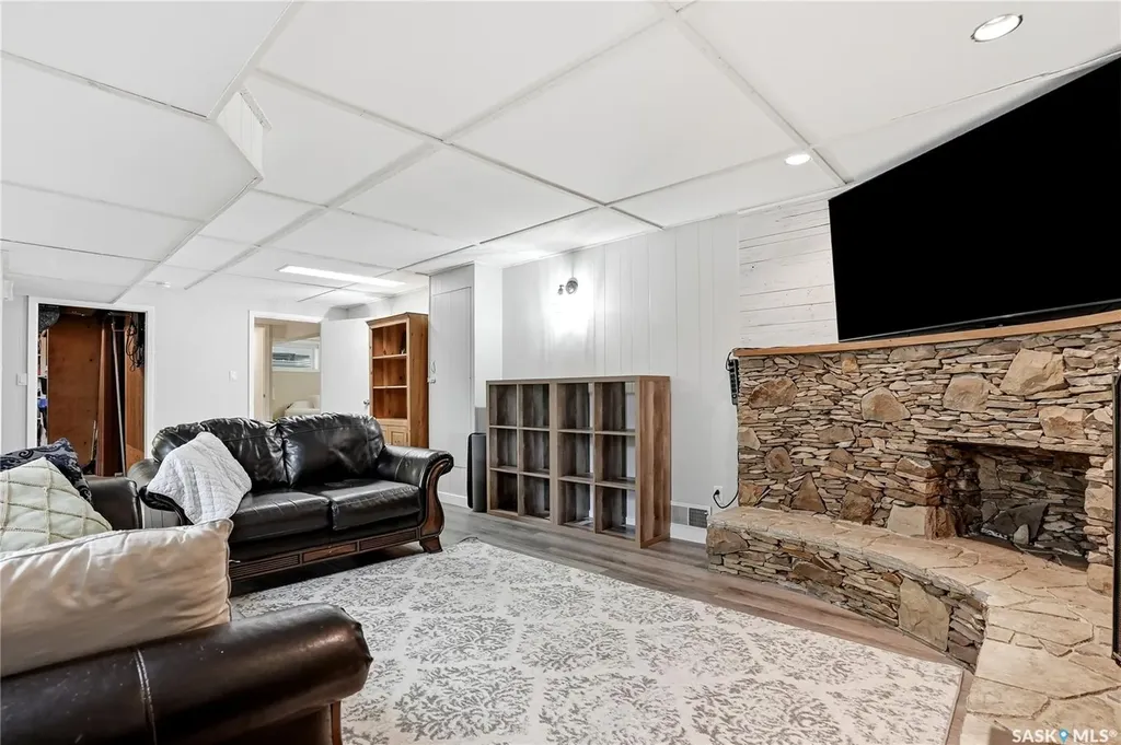3345 Mountbatten Street Saskatoon SK S7M 3T8