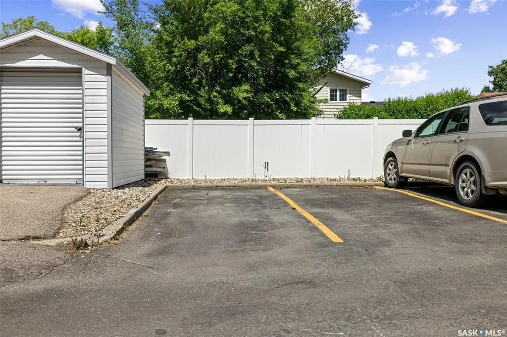 960 Assiniboine Avenue Regina SK S4V 2P8