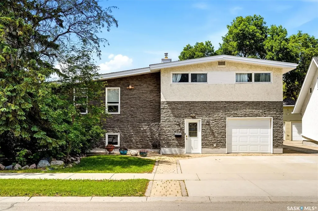 4120 Hillsdale Street Regina SK S4S 3Z1