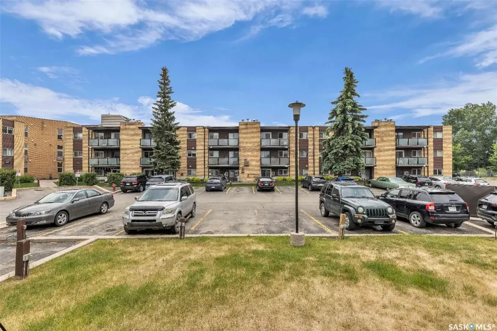 423 Tait Court Saskatoon SK S7H 5L3