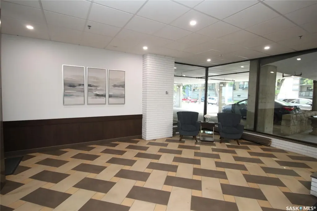 537 4th Avenue N Saskatoon SK S7K 2M6