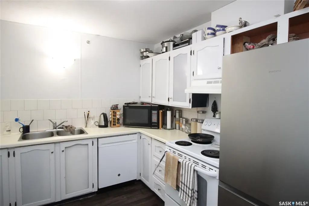 537 4th Avenue N Saskatoon SK S7K 2M6