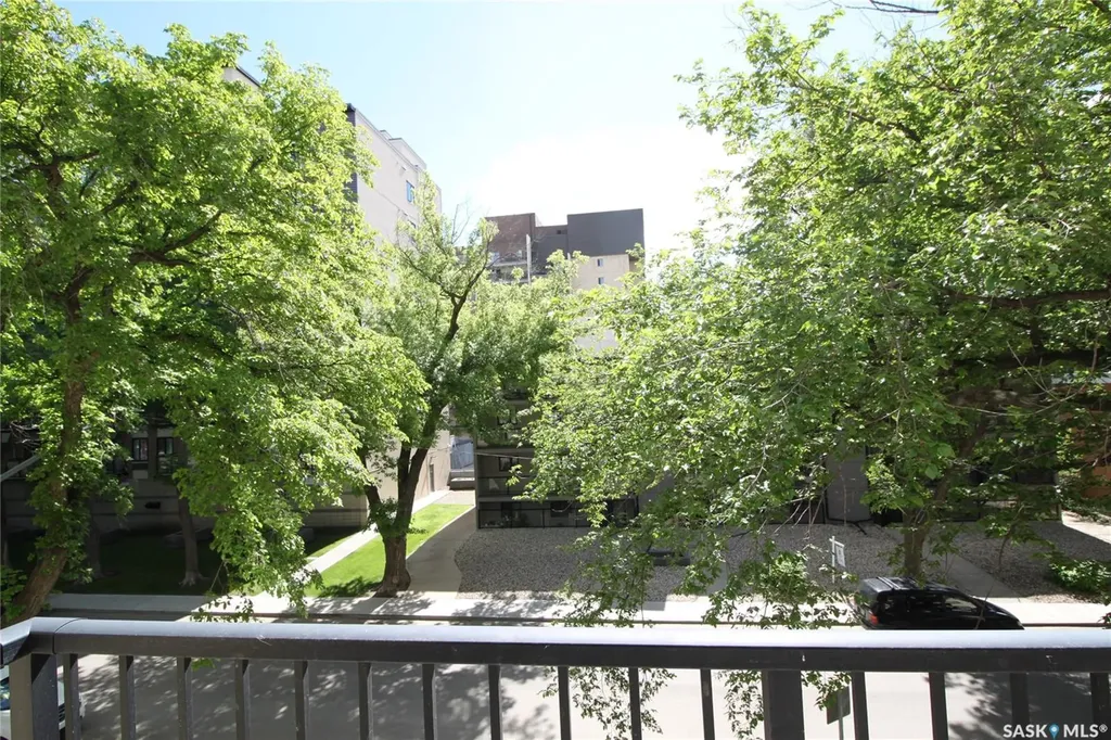 537 4th Avenue N Saskatoon SK S7K 2M6